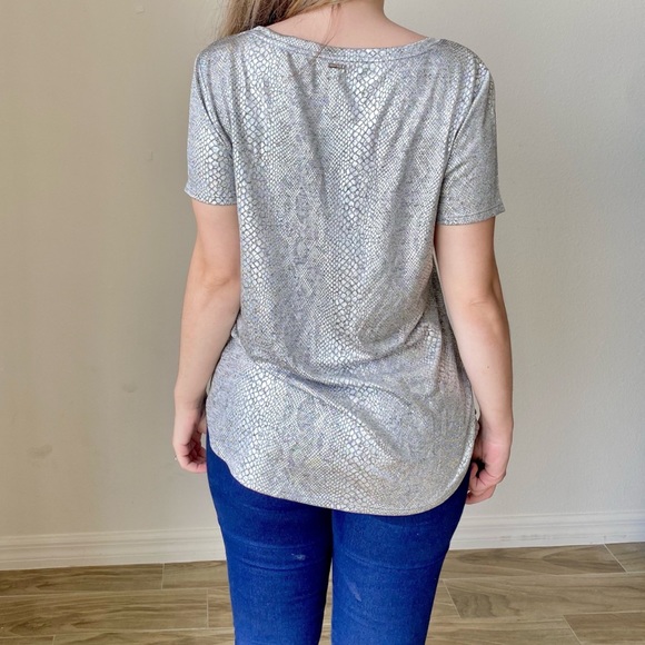 White House Black Market - Metallic-Print V-Neck Tee Size Large. - Picture 9 of 16